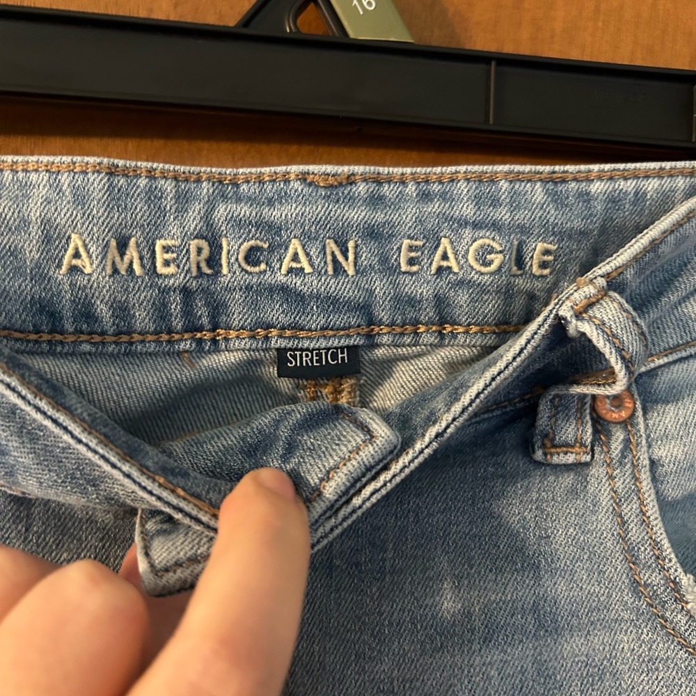 American Eagle Low-Rise Baggy Wide Leg Jeans - Picture 3 of 6